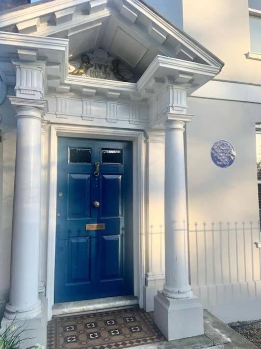 Turing Lodge, Near Court Апартаменты *